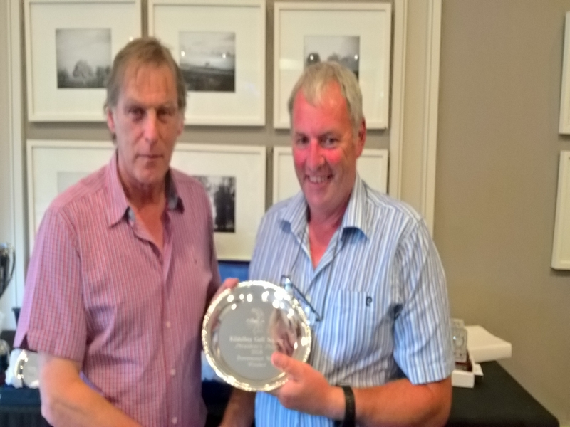 Presidents cup winner Gerry McGuire (right) President Bill Hayes presenting.